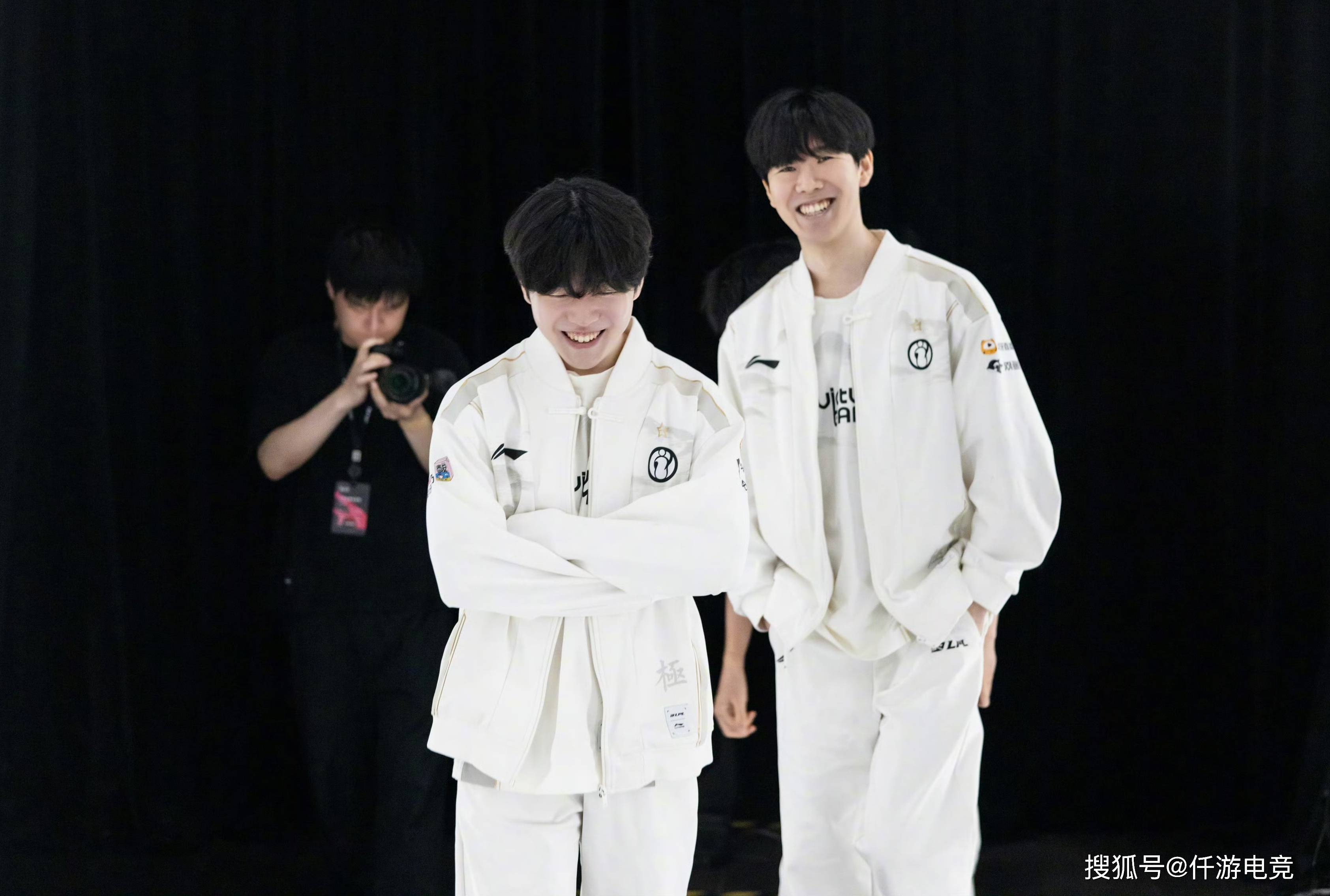 榜上落后巴 榜上落后巴