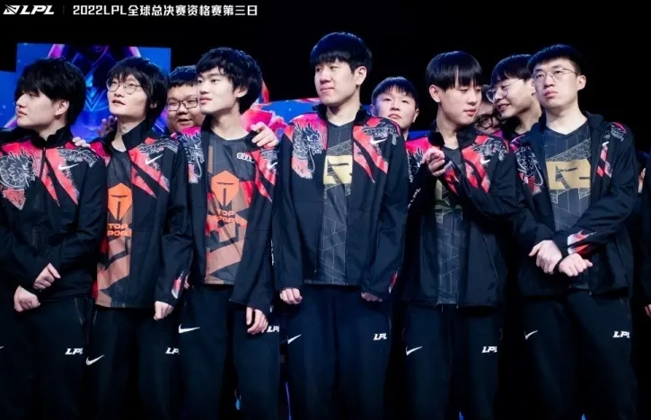 队中一直穿 队中一直穿