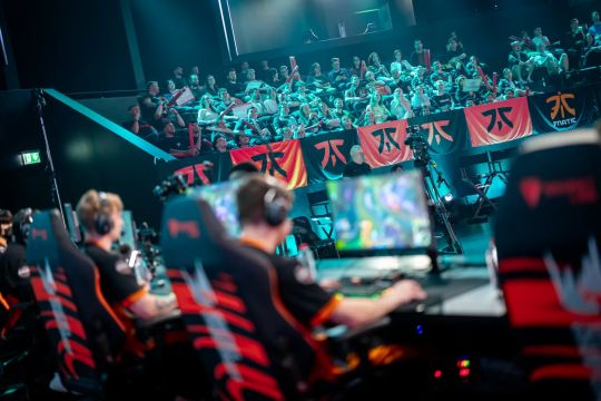 处比了个手 处比了个手