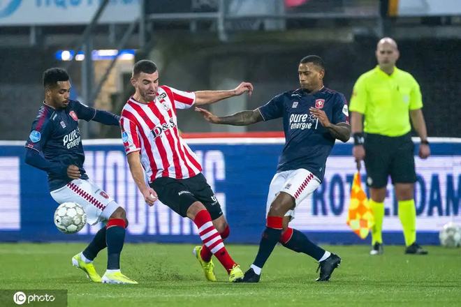 打防守中展 打防守中展