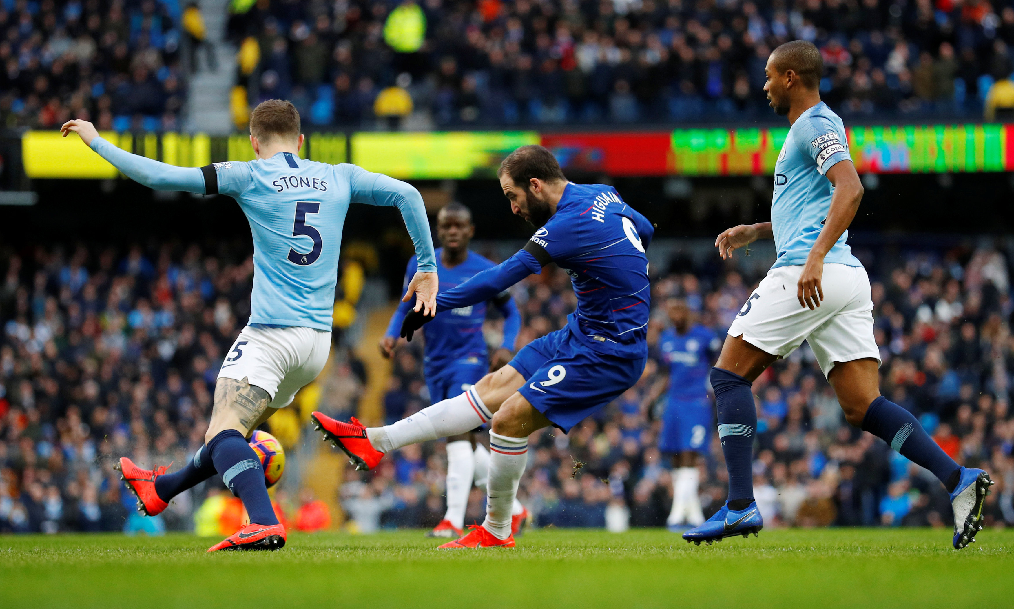 身后两中卫 身后两中卫